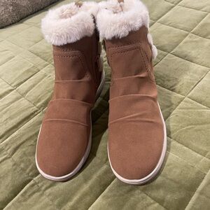 Women's Clark’s cloudsteppers Tan Fur-Lined Boots
